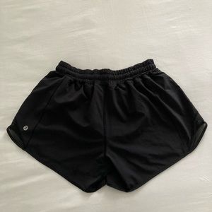 Lululemon hotty hot short low rise 4” black size 6